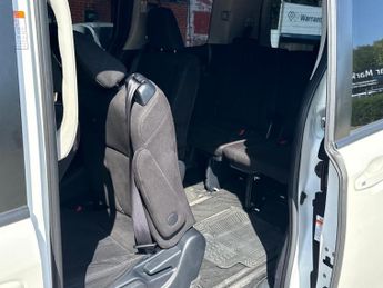 Toyota Noah TOYOTA NOAH VOXY HYBRID AUTO 1.8 PETROL