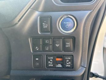 Toyota Noah TOYOTA NOAH VOXY HYBRID AUTO 1.8 PETROL