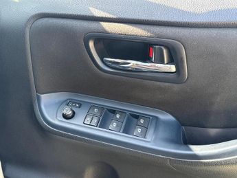 Toyota Noah TOYOTA NOAH VOXY HYBRID AUTO 1.8 PETROL