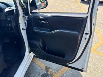 Toyota Noah TOYOTA NOAH VOXY HYBRID AUTO 1.8 PETROL