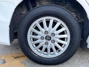 Toyota Noah TOYOTA NOAH VOXY HYBRID AUTO 1.8 PETROL