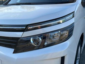 Toyota Noah TOYOTA NOAH VOXY HYBRID AUTO 1.8 PETROL