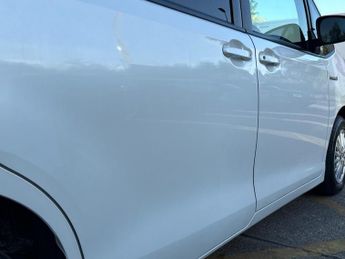 Toyota Noah TOYOTA NOAH VOXY HYBRID AUTO 1.8 PETROL