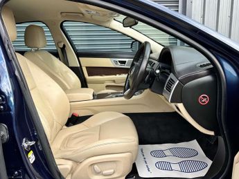 Jaguar XF 2.2 XF Luxury D Auto 4dr