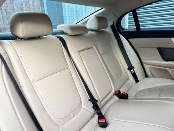 Jaguar XF 2.2 XF Luxury D Auto 4dr