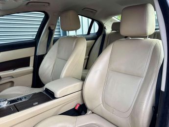 Jaguar XF 2.2 XF Luxury D Auto 4dr