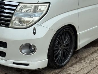 Nissan Elgrand 