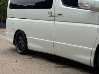 Nissan Elgrand 