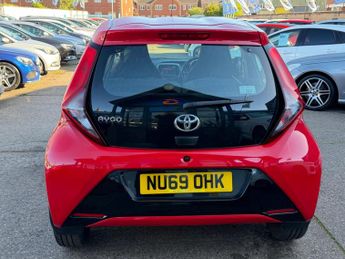 Toyota AYGO 1.0 VVT-i x-play Hatchback 5dr Petrol x-shift Euro 6 (71 ps)