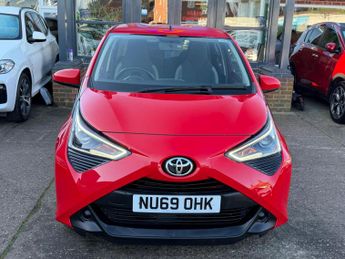 Toyota AYGO 1.0 VVT-i x-play Hatchback 5dr Petrol x-shift Euro 6 (71 ps)