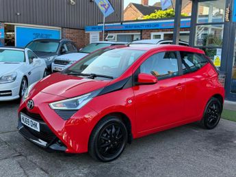 Toyota AYGO 1.0 VVT-i x-play Hatchback 5dr Petrol x-shift Euro 6 (71 ps)