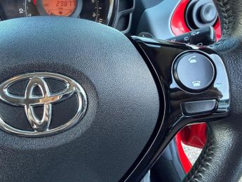 Toyota AYGO 1.0 VVT-i x-play Hatchback 5dr Petrol x-shift Euro 6 (71 ps)