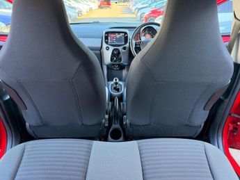 Toyota AYGO 1.0 VVT-i x-play Hatchback 5dr Petrol x-shift Euro 6 (71 ps)