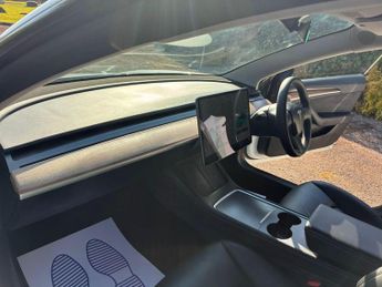 Tesla Model 3 Standard Range Plus Auto RWD 4dr