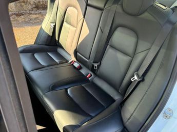 Tesla Model 3 Standard Range Plus Auto RWD 4dr