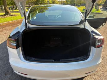 Tesla Model 3 Standard Range Plus Auto RWD 4dr