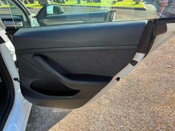 Tesla Model 3 Standard Range Plus Auto RWD 4dr