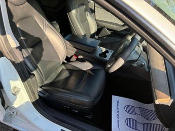 Tesla Model 3 Standard Range Plus Auto RWD 4dr