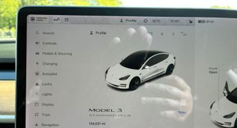 Tesla Model 3 Standard Range Plus Auto RWD 4dr
