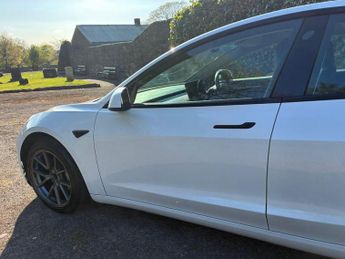 Tesla Model 3 Standard Range Plus Auto RWD 4dr