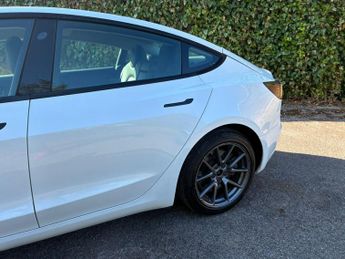 Tesla Model 3 Standard Range Plus Auto RWD 4dr