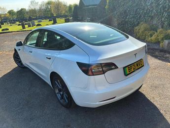 Tesla Model 3 Standard Range Plus Auto RWD 4dr