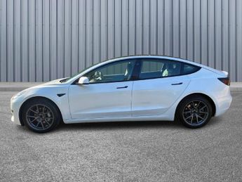 Tesla Model 3 Standard Range Plus Auto RWD 4dr