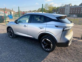 Nissan Qashqai 1.3 DIG-T MHEV N-Connecta XTRON Euro 6 (s/s) 5dr