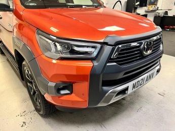 Toyota Hilux 2.8 D-4D Invincible X Auto 4WD Euro 6 (s/s) 4dr