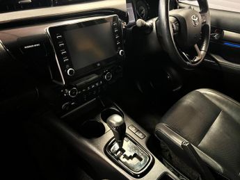 Toyota Hilux 2.8 D-4D Invincible X Auto 4WD Euro 6 (s/s) 4dr