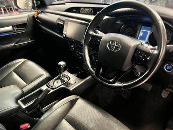 Toyota Hilux 2.8 D-4D Invincible X Auto 4WD Euro 6 (s/s) 4dr