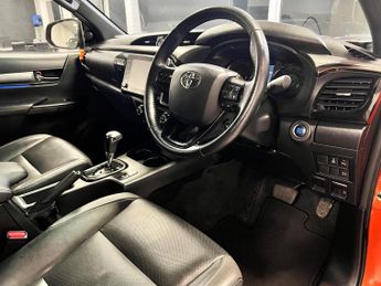Toyota Hilux 2.8 D-4D Invincible X Auto 4WD Euro 6 (s/s) 4dr