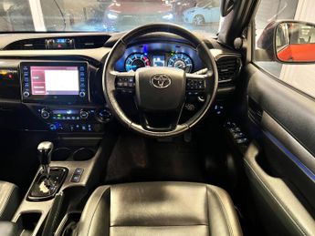 Toyota Hilux 2.8 D-4D Invincible X Auto 4WD Euro 6 (s/s) 4dr
