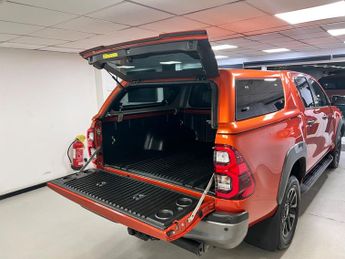 Toyota Hilux 2.8 D-4D Invincible X Auto 4WD Euro 6 (s/s) 4dr