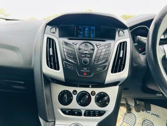 Ford Focus 1.0T EcoBoost Zetec Euro 5 (s/s) 5dr