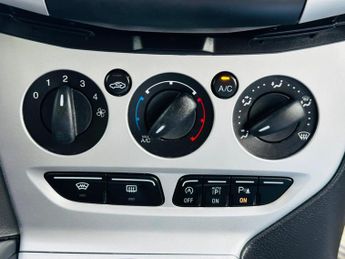 Ford Focus 1.0T EcoBoost Zetec Euro 5 (s/s) 5dr