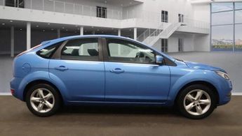 Ford Focus 1.6 Zetec Hatchback 5dr Petrol Automatic (184 g/km, 99 bhp)