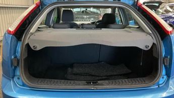 Ford Focus 1.6 Zetec Hatchback 5dr Petrol Automatic (184 g/km, 99 bhp)