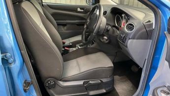 Ford Focus 1.6 Zetec Hatchback 5dr Petrol Automatic (184 g/km, 99 bhp)