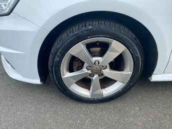 Audi A1 1.0 TFSI S line Hatchback 3dr Petrol S Tronic Euro 6 (s/s) (Nav)