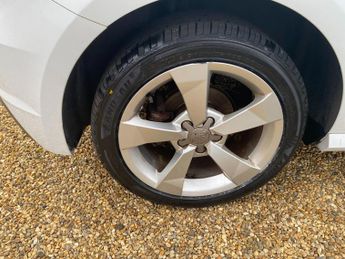 Audi A1 1.0 TFSI S line Hatchback 3dr Petrol S Tronic Euro 6 (s/s) (Nav)