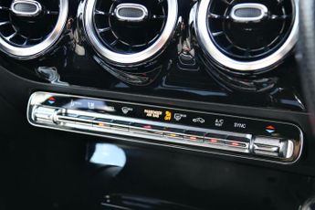 Mercedes-Benz A Class 2.0 A180d AMG Line 8G-DCT Euro 6 (s/s) 4dr