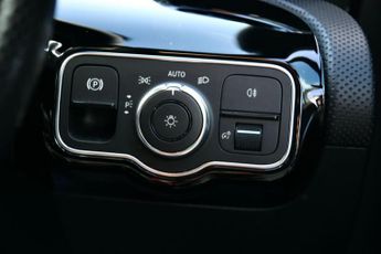 Mercedes-Benz A Class 2.0 A180d AMG Line 8G-DCT Euro 6 (s/s) 4dr