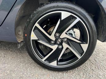 Hyundai i10 1.2 Premium Hatchback 5dr Petrol Auto Euro 6 (s/s) (79 ps)