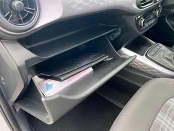 Hyundai i10 1.2 Premium Hatchback 5dr Petrol Auto Euro 6 (s/s) (79 ps)