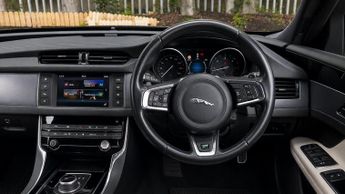 Jaguar XF 2.0d R-Sport Saloon 4dr Diesel Auto Euro 6 (s/s) (163 ps)