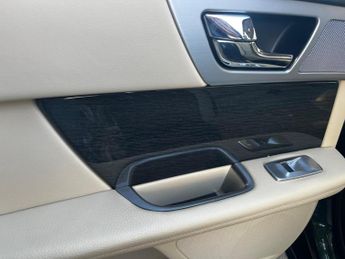 Jaguar XF 2.2d Luxury Saloon 4dr Diesel Auto Euro 5 (s/s) (163 ps)