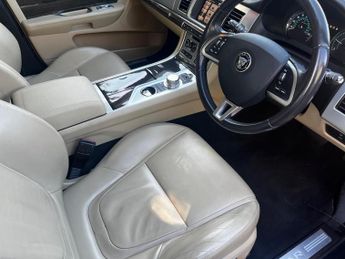 Jaguar XF 2.2d Luxury Saloon 4dr Diesel Auto Euro 5 (s/s) (163 ps)