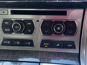 Jaguar XF 2.2d Luxury Saloon 4dr Diesel Auto Euro 5 (s/s) (163 ps)