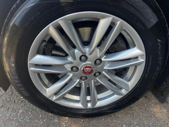 Jaguar XF 2.2d Luxury Saloon 4dr Diesel Auto Euro 5 (s/s) (163 ps)